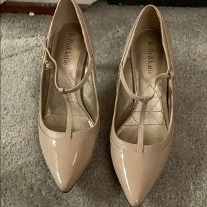 Kelly & Katie Nude patent pumps size 9